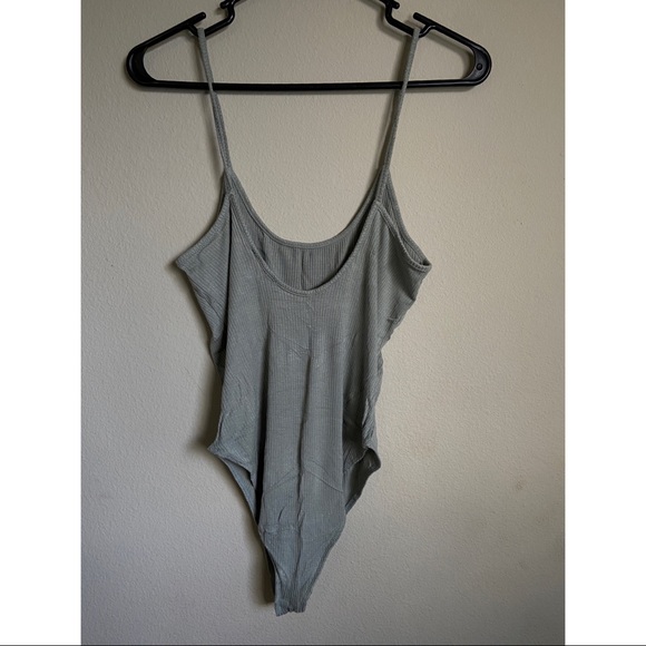 DEEP BACK BODYSUIT 🍸 - Picture 2 of 4